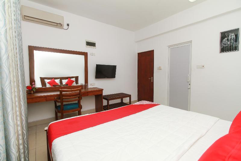 Oyo 126 Reliance Hotel Коломбо Екстериор снимка