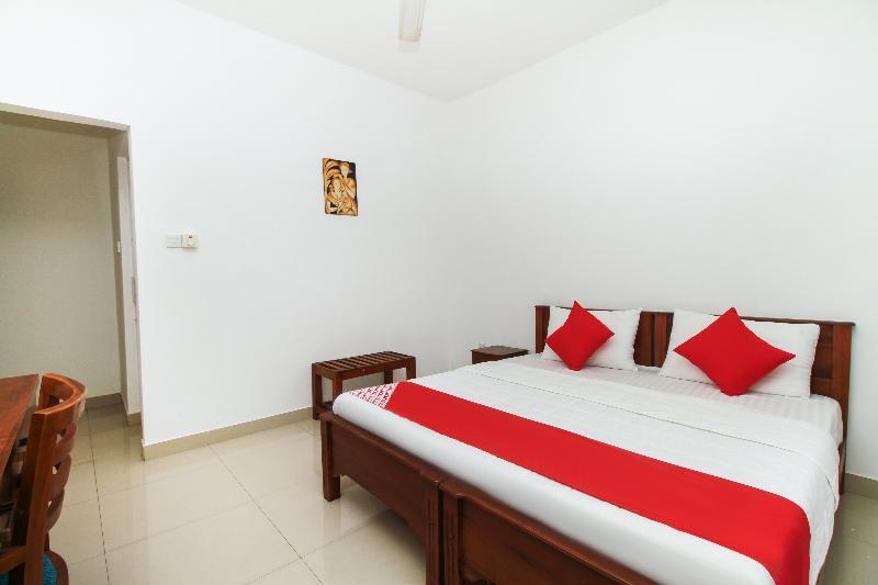 Oyo 126 Reliance Hotel Коломбо Екстериор снимка